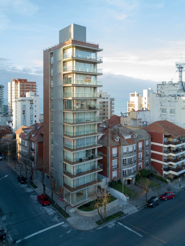 DEPARTAMENTO 3 AMB. CON COCHERA VISTA PLENA AL GOLF CLUB MDP Y MAR,  BALCON CORRIDO PERIMETRAL, SOFIA IV
