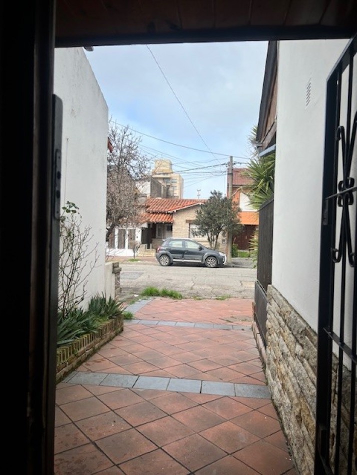 ALQUILER 24 MESES, MAR DEL PLATA, PH DE DOS AMB, CON PATIO, AL FRENTE EN P.B. EXCELENTE ZONA