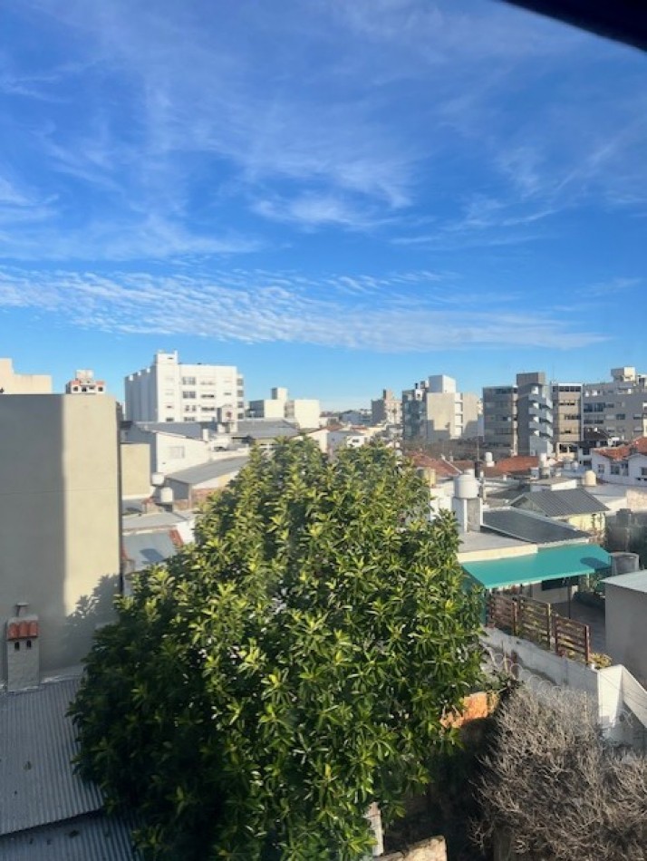 ALQUILER MAR DEL PLATA, 24 M., HERMOSO DOS AMB. CON BALCON, AL FRENTE Y SUPER SOLEADO