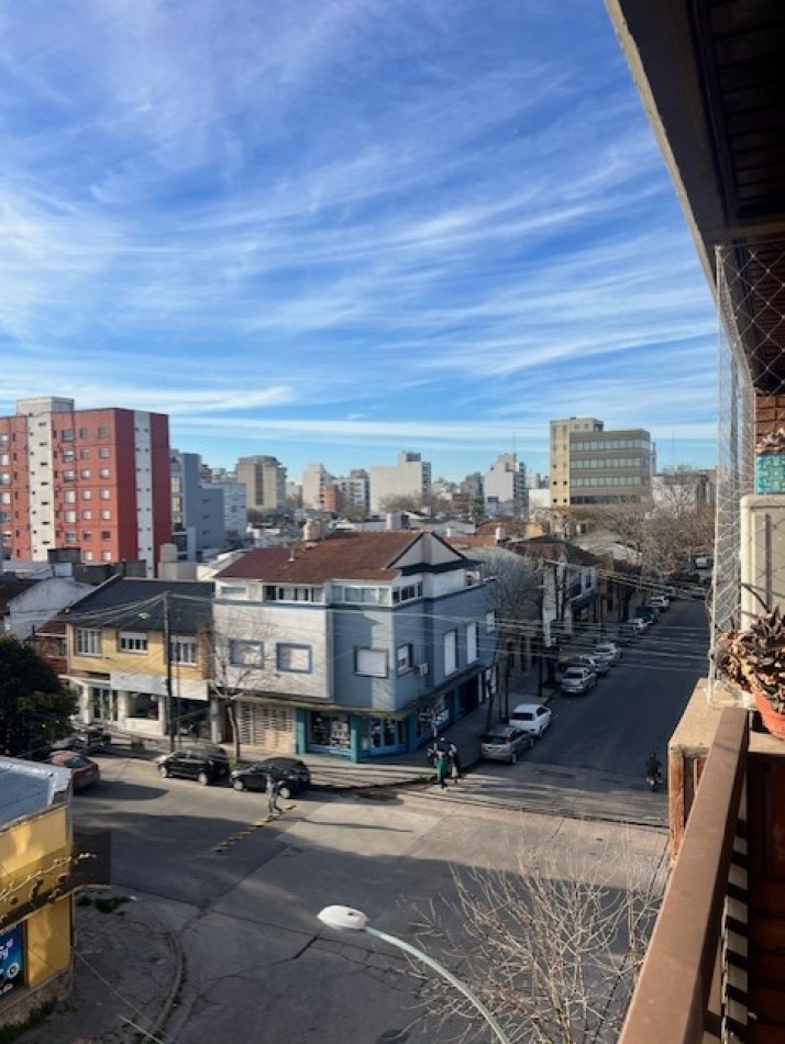ALQUILER MAR DEL PLATA, 24 M., HERMOSO DOS AMB. CON BALCON, AL FRENTE Y SUPER SOLEADO