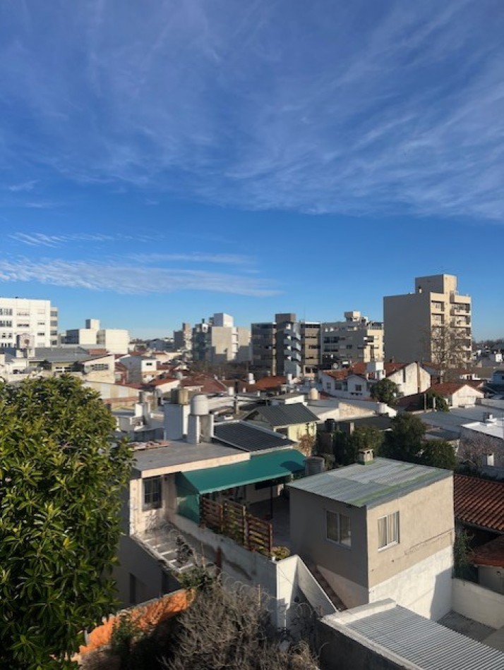 ALQUILER MAR DEL PLATA, 24 M., HERMOSO DOS AMB. CON BALCON, AL FRENTE Y SUPER SOLEADO
