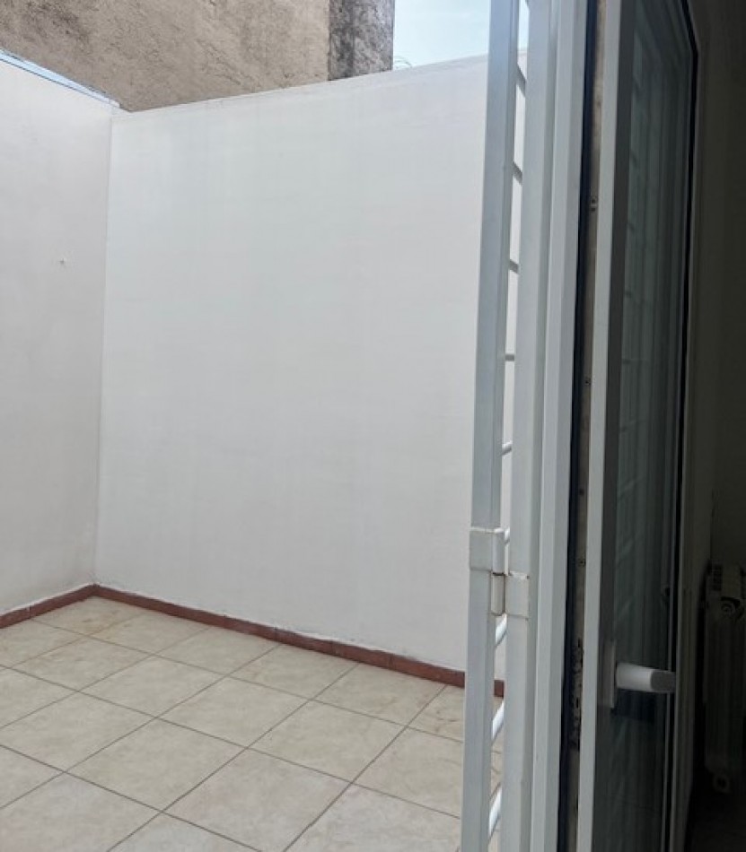 HERMOSO  DUPLEX EN ALQUILER  POR 24 MESES EN MAR DEL PLATA.   3 AMB. ENTRADA DE AUTO , PATIO Y BALCON 