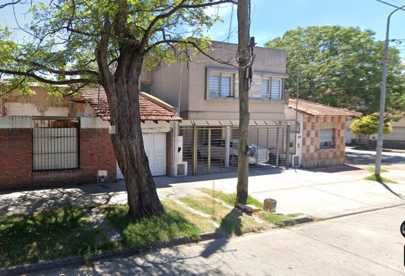 HERMOSO  DUPLEX EN ALQUILER  POR 24 MESES EN MAR DEL PLATA.   3 AMB. ENTRADA DE AUTO , PATIO Y BALCON 