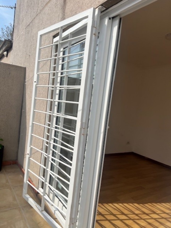 HERMOSO  DUPLEX EN ALQUILER  POR 24 MESES EN MAR DEL PLATA.   3 AMB. ENTRADA DE AUTO , PATIO Y BALCON 