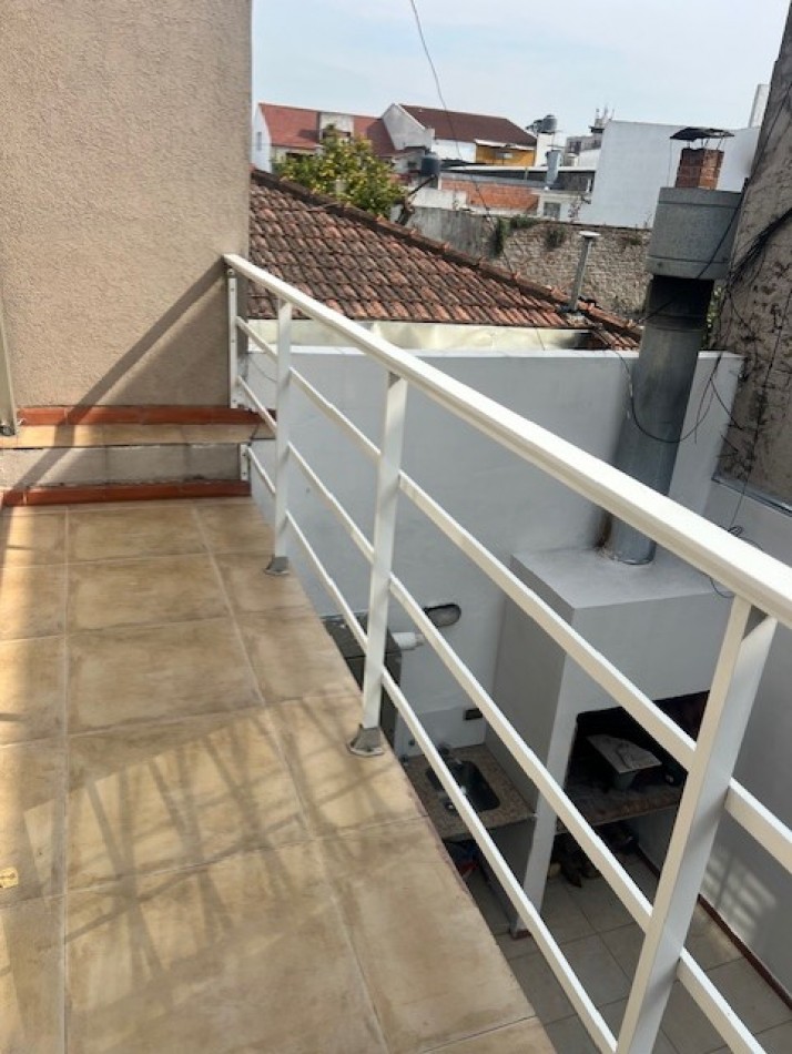 HERMOSO  DUPLEX EN ALQUILER  POR 24 MESES EN MAR DEL PLATA.   3 AMB. ENTRADA DE AUTO , PATIO Y BALCON 