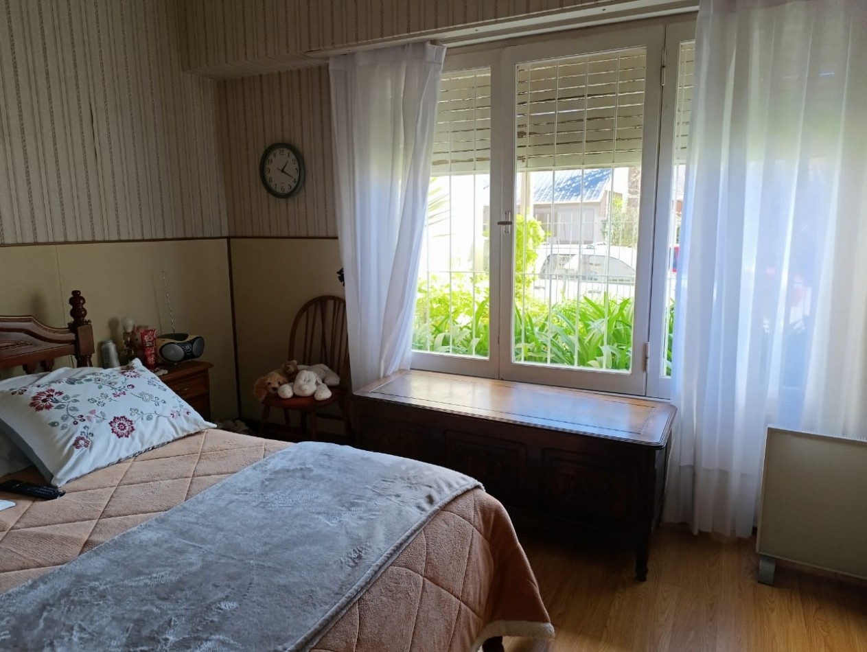 ALQUILER 24 MESES, ZONA SAN JOSE, CHALET DE 3 AMB. CON GARAJE Y PATIO.