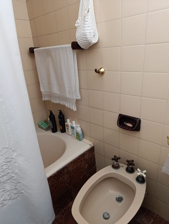 ALQUILER 24 MESES, ZONA SAN JOSE, CHALET DE 3 AMB. CON GARAJE Y PATIO.