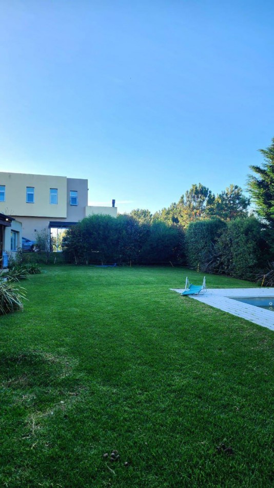 venta RUMENCO corte  moderno,  excelente diseño,  gusto y confort, parque, piscina climatizada, galeria cubierta, bauleras de guardado, entrada para varios autos, optima eleccion !!!!