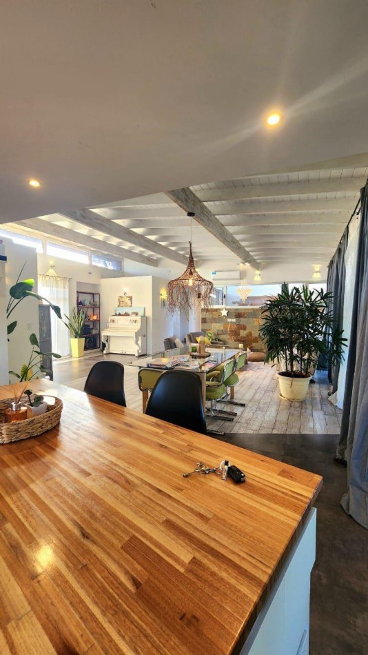 venta RUMENCO corte  moderno,  excelente diseño,  gusto y confort, parque, piscina climatizada, galeria cubierta, bauleras de guardado, entrada para varios autos, optima eleccion !!!!