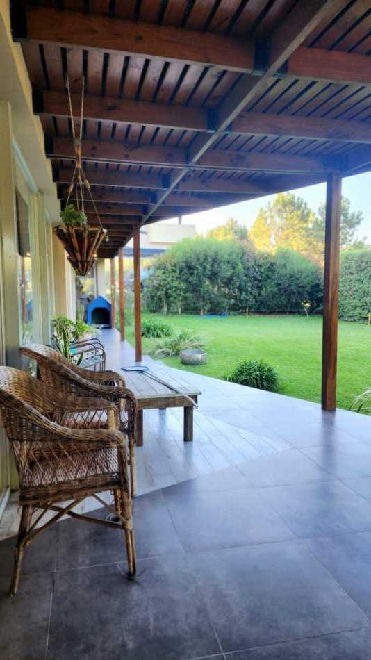 venta RUMENCO corte  moderno,  excelente diseño,  gusto y confort, parque, piscina climatizada, galeria cubierta, bauleras de guardado, entrada para varios autos, optima eleccion !!!!