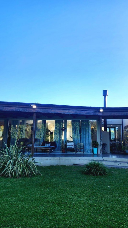 venta RUMENCO corte  moderno,  excelente diseño,  gusto y confort, parque, piscina climatizada, galeria cubierta, bauleras de guardado, entrada para varios autos, optima eleccion !!!!