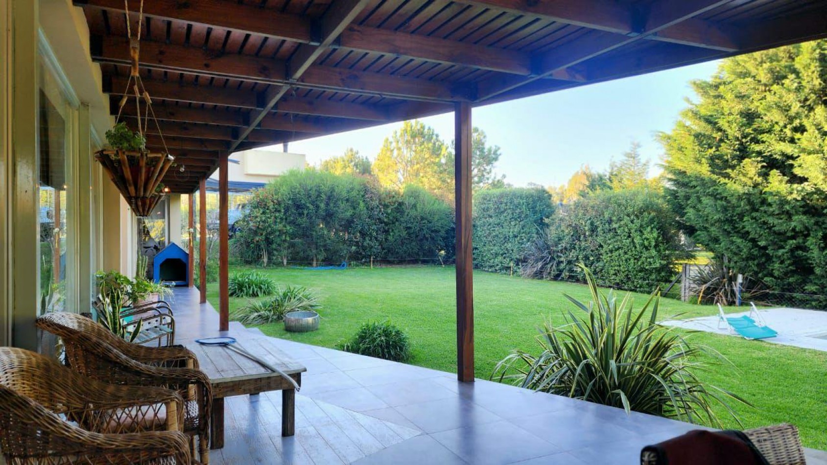 venta RUMENCO corte  moderno,  excelente diseño,  gusto y confort, parque, piscina climatizada, galeria cubierta, bauleras de guardado, entrada para varios autos, optima eleccion !!!!