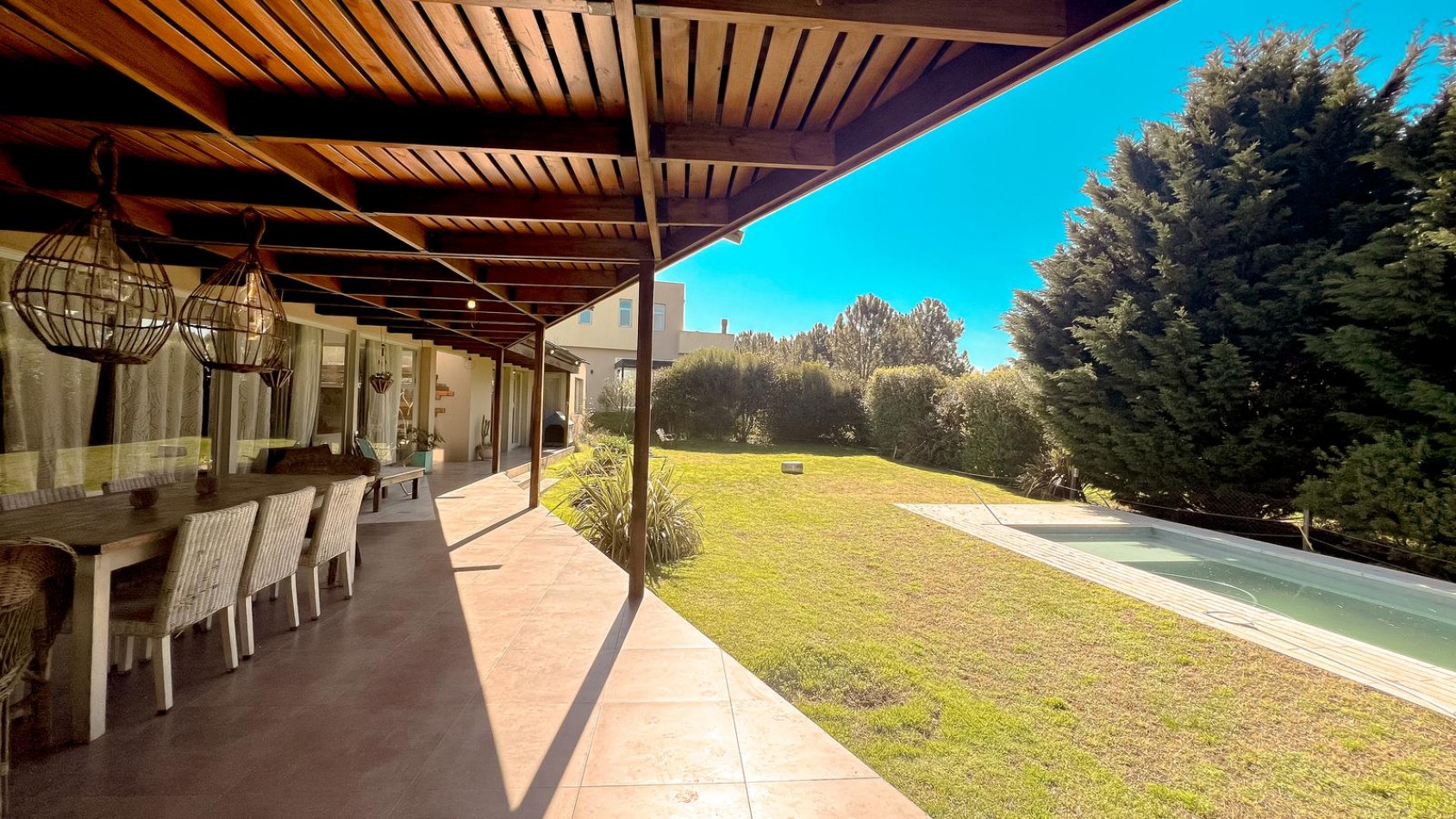 venta RUMENCO corte  moderno,  excelente diseño,  gusto y confort, parque, piscina climatizada, galeria cubierta, bauleras de guardado, entrada para varios autos, optima eleccion !!!!