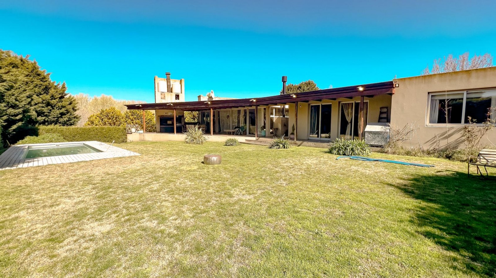 venta RUMENCO corte  moderno,  excelente diseño,  gusto y confort, parque, piscina climatizada, galeria cubierta, bauleras de guardado, entrada para varios autos, optima eleccion !!!!