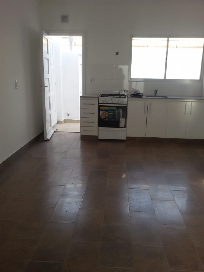 MAR DEL PLATA, ALQUILER 24 MESES, BARRIO SAN JOSE, PH DE 3 AMB. CON DOS PATIECITOS, 