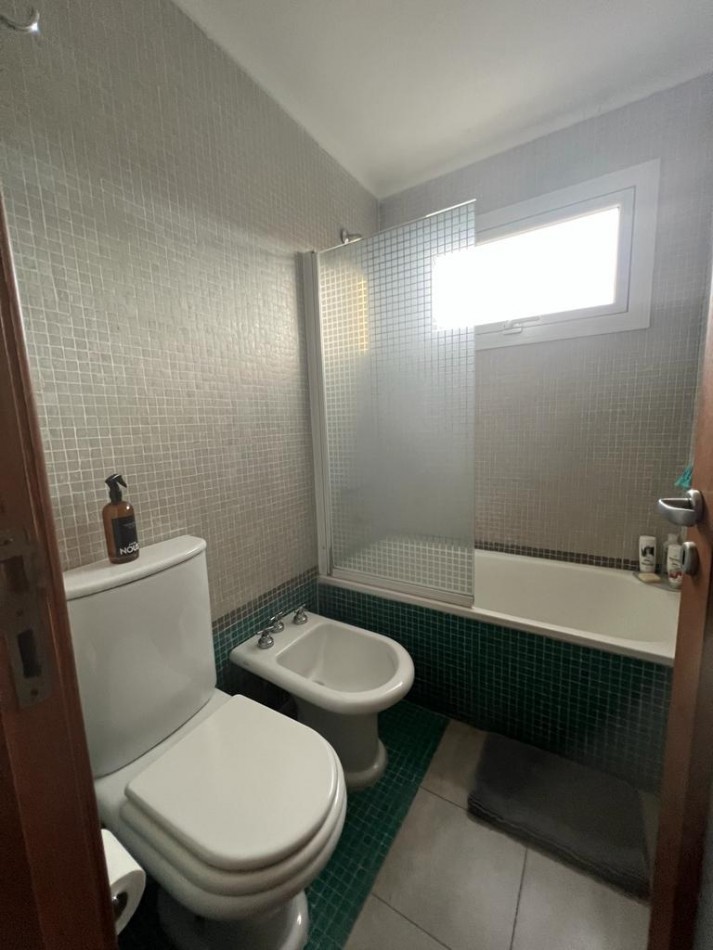 MAR DEL PLATA ALQUILER, ANUAL, IMPORTANTE CHALET DE 5 AMB. CON PARQUE Y PISCINA