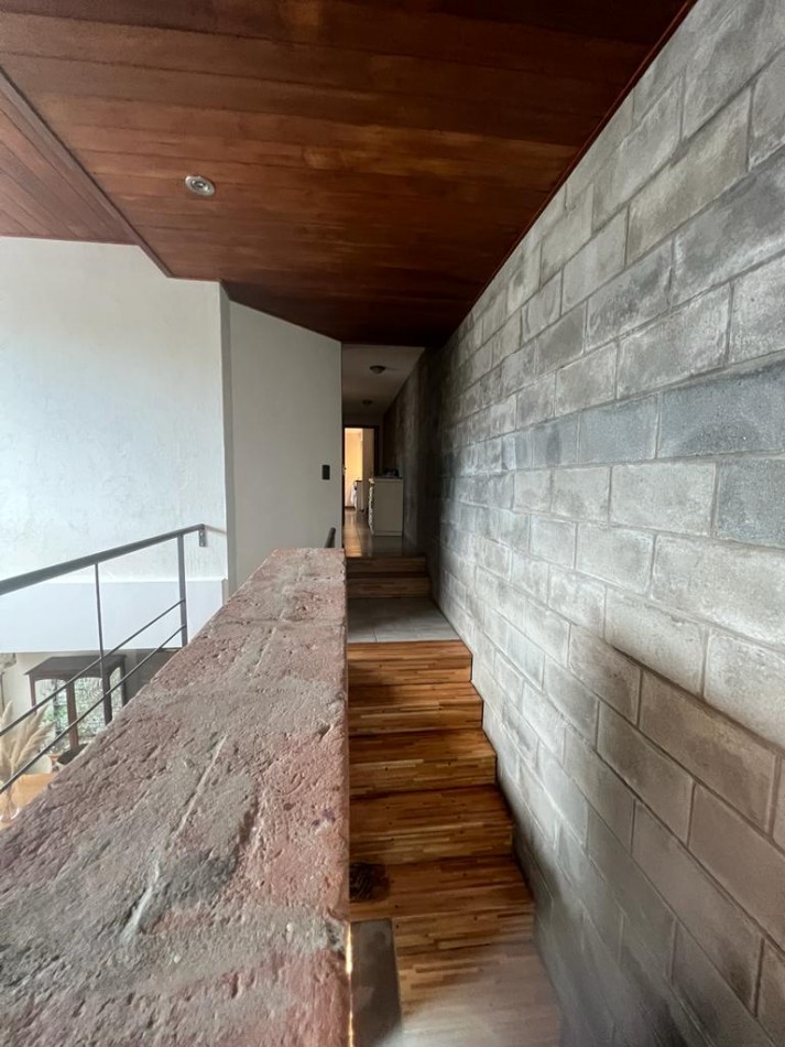 MAR DEL PLATA ALQUILER, ANUAL, IMPORTANTE CHALET DE 5 AMB. CON PARQUE Y PISCINA