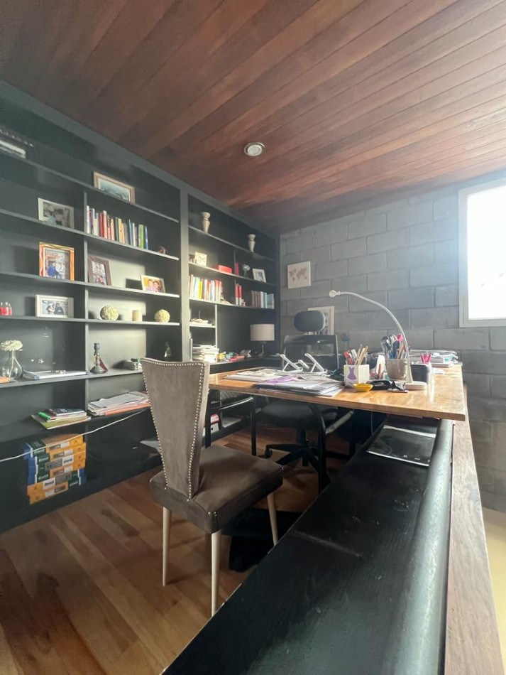 MAR DEL PLATA ALQUILER, ANUAL, IMPORTANTE CHALET DE 5 AMB. CON PARQUE Y PISCINA