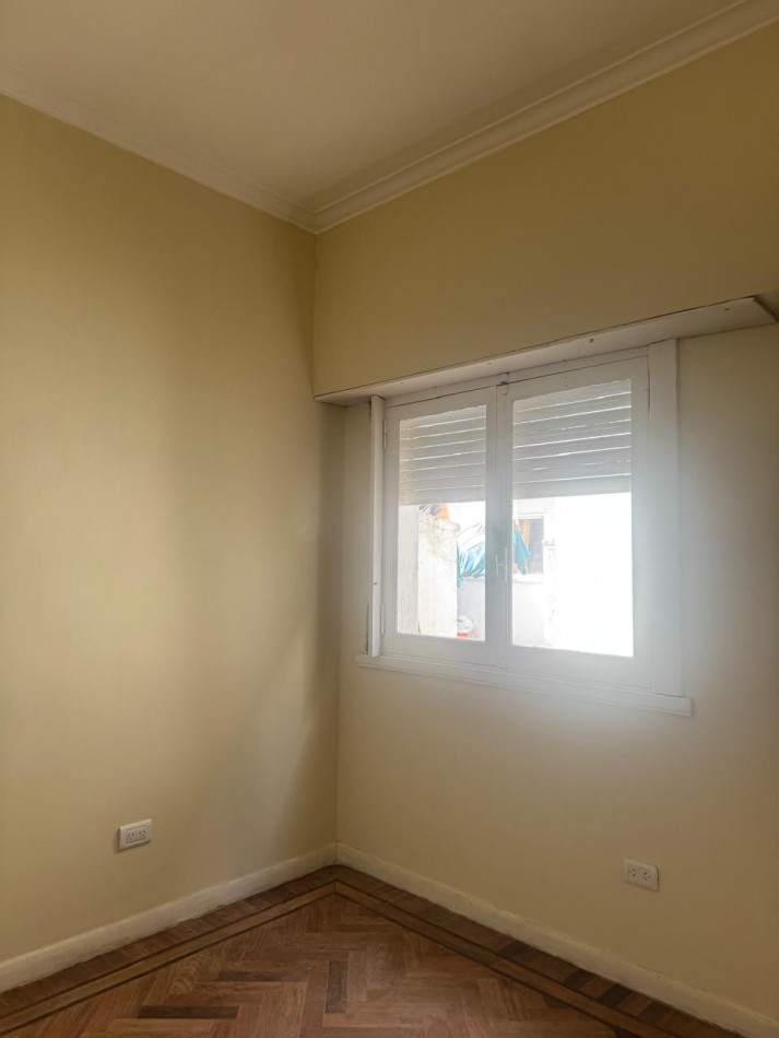 ZONA CHAUVIN ALQUILER PORFESIONAL O  COMERCIAL !!!! PH DE 3 AMB. AL FRENTE