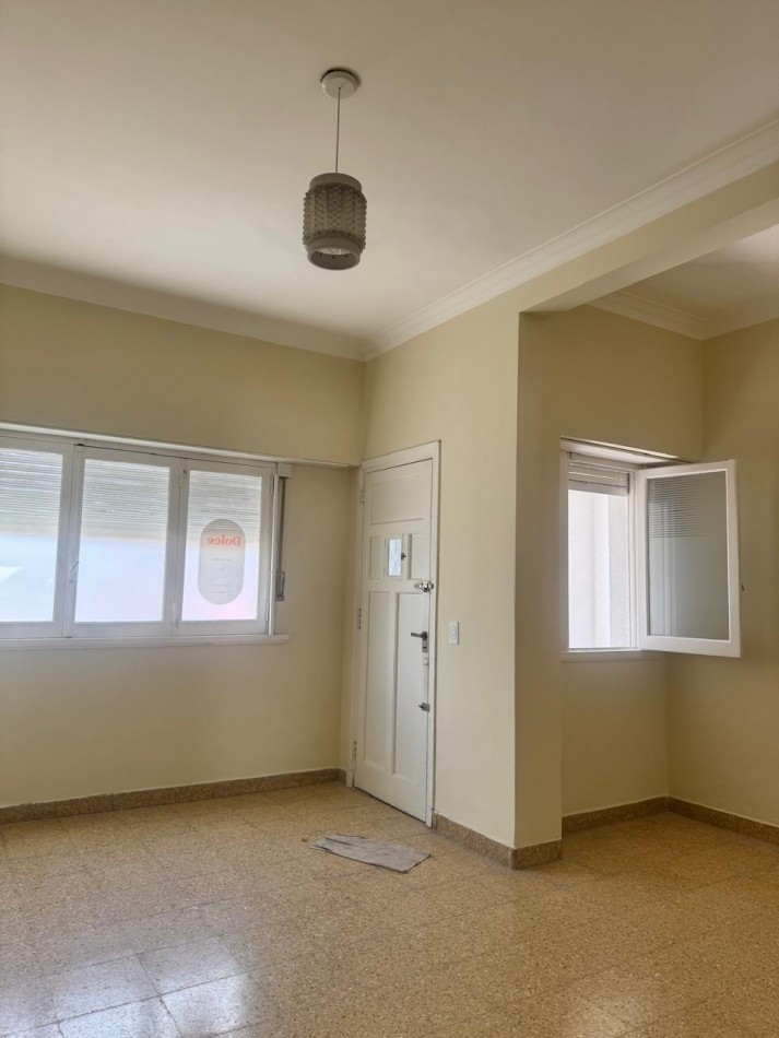 ZONA CHAUVIN ALQUILER PORFESIONAL O  COMERCIAL !!!! PH DE 3 AMB. AL FRENTE