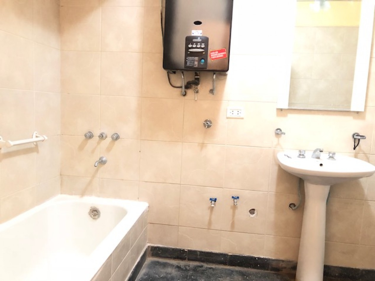 ZONA CHAUVIN ALQUILER PORFESIONAL O  COMERCIAL !!!! PH DE 3 AMB. AL FRENTE