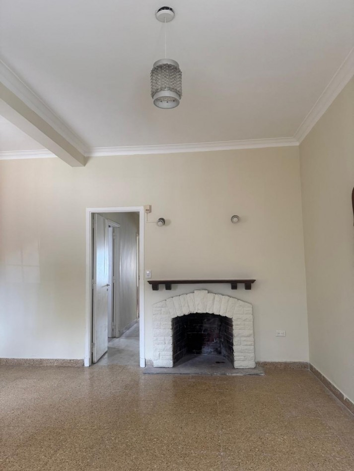 ZONA CHAUVIN ALQUILER PORFESIONAL O  COMERCIAL !!!! PH DE 3 AMB. AL FRENTE