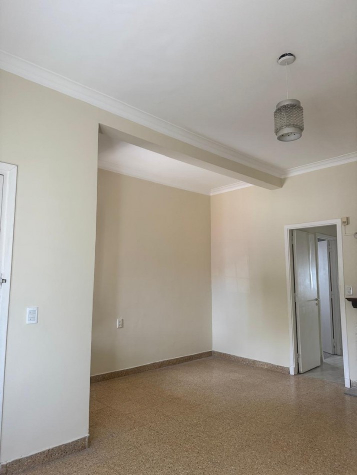 ZONA CHAUVIN ALQUILER PORFESIONAL O  COMERCIAL !!!! PH DE 3 AMB. AL FRENTE