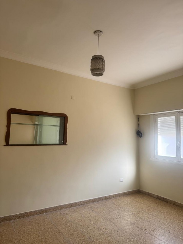 ZONA CHAUVIN ALQUILER PORFESIONAL O  COMERCIAL !!!! PH DE 3 AMB. AL FRENTE