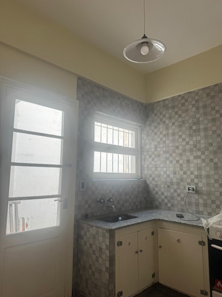 ZONA CHAUVIN ALQUILER PORFESIONAL O  COMERCIAL !!!! PH DE 3 AMB. AL FRENTE