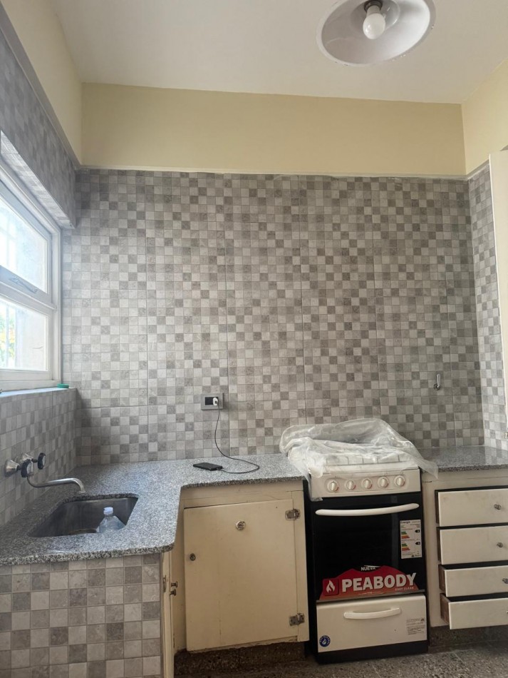 ZONA CHAUVIN ALQUILER PORFESIONAL O  COMERCIAL !!!! PH DE 3 AMB. AL FRENTE