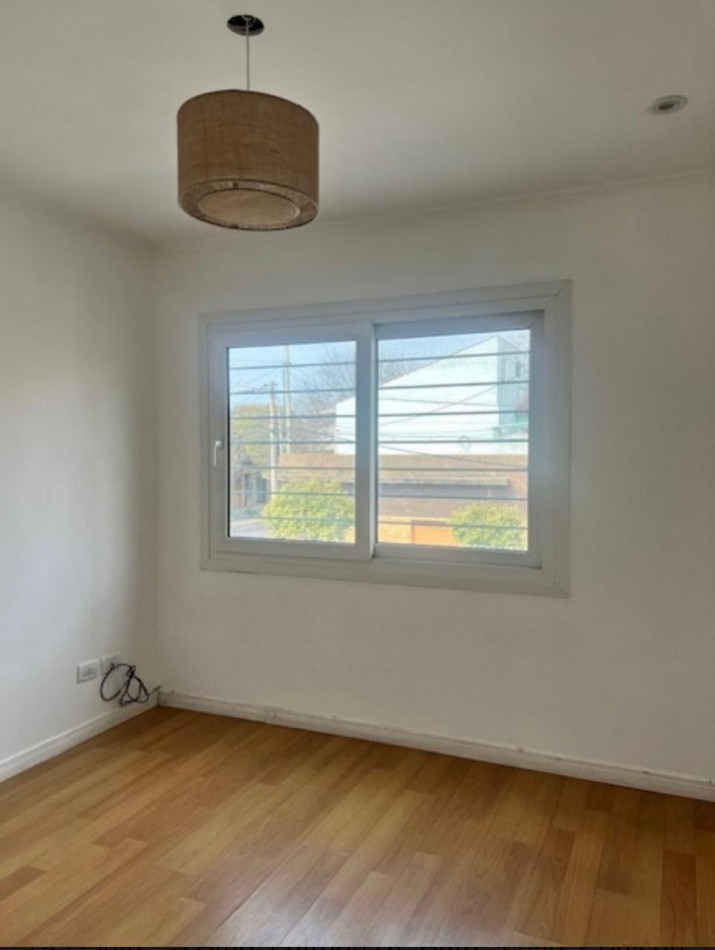 HERMOSO  DUPLEX EN ALQUILER  POR 24 MESES EN MAR DEL PLATA.   3 AMB. ENTRADA DE AUTO , PATIO Y BALCON 