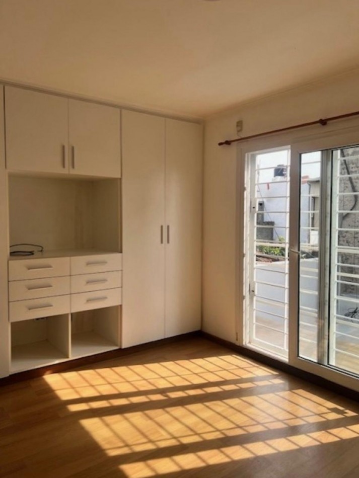 HERMOSO  DUPLEX EN ALQUILER  POR 24 MESES EN MAR DEL PLATA.   3 AMB. ENTRADA DE AUTO , PATIO Y BALCON 