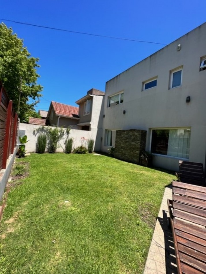 VENTA MAR DEL PLATA, PARQUE LURO !!!!! CASA CORTE MODERNO, MINIMALISTA, 4 AMB. GARAGE PARA 2 AUTOS , PARRILLA Y JARDIN