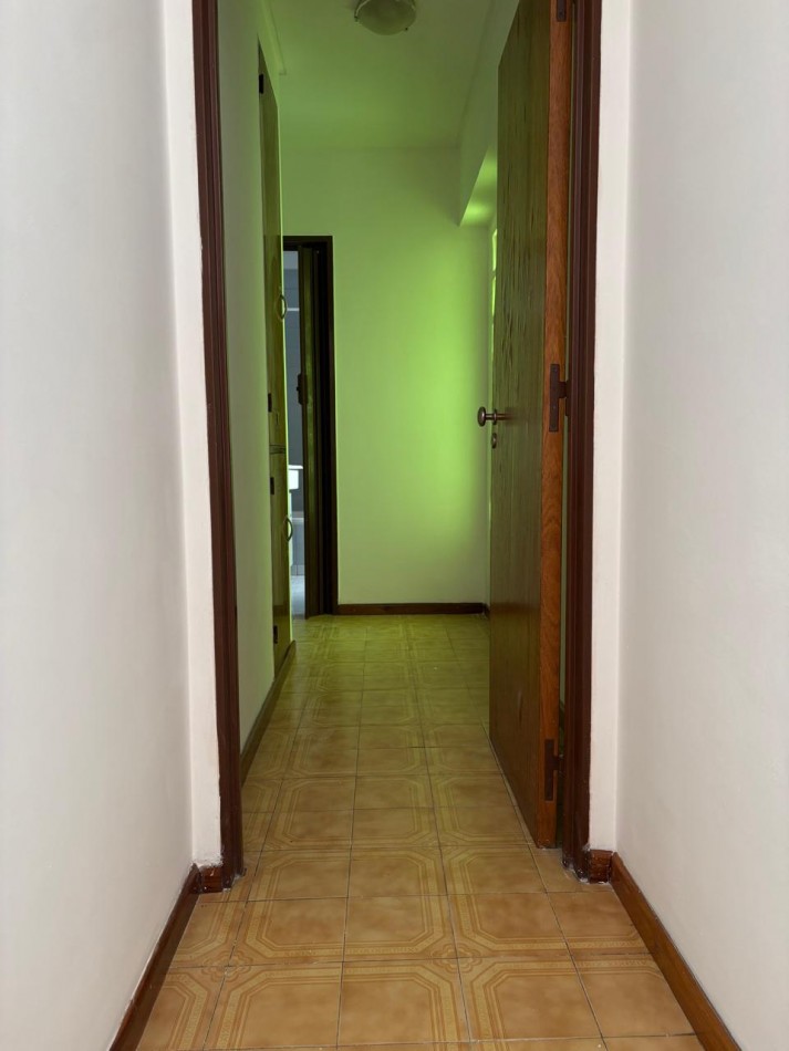 departamento en venta, zona punta mogotes !!! 3 amb. estado original muy bueno !!! con vista parcial al mar !!! 1° piso x escalera