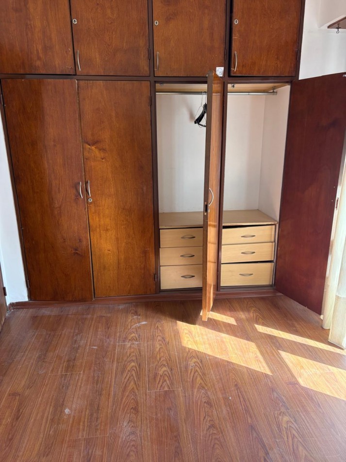 departamento en venta, zona punta mogotes !!! 3 amb. estado original muy bueno !!! con vista parcial al mar !!! 1° piso x escalera