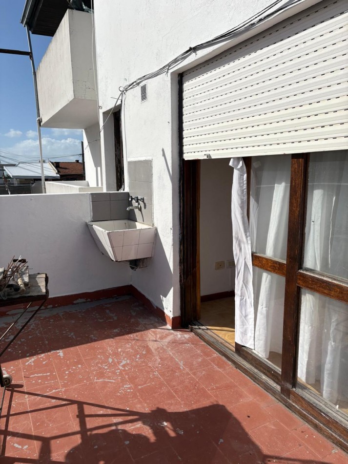 departamento en venta, zona punta mogotes !!! 3 amb. estado original muy bueno !!! con vista parcial al mar !!! 1° piso x escalera