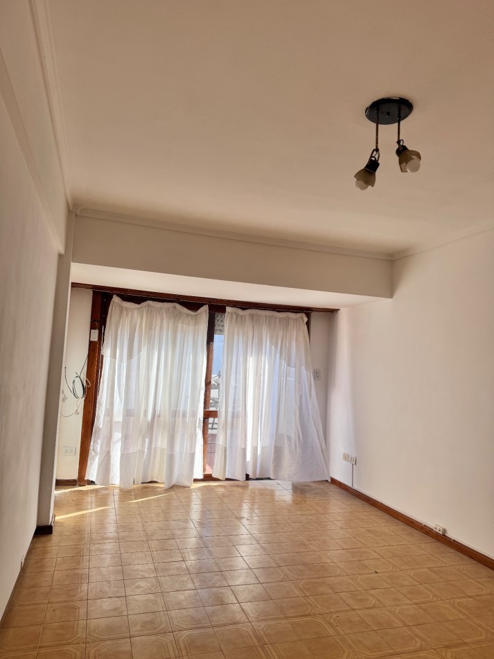 departamento en venta, zona punta mogotes !!! 3 amb. estado original bueno !!! 1° piso x escalera