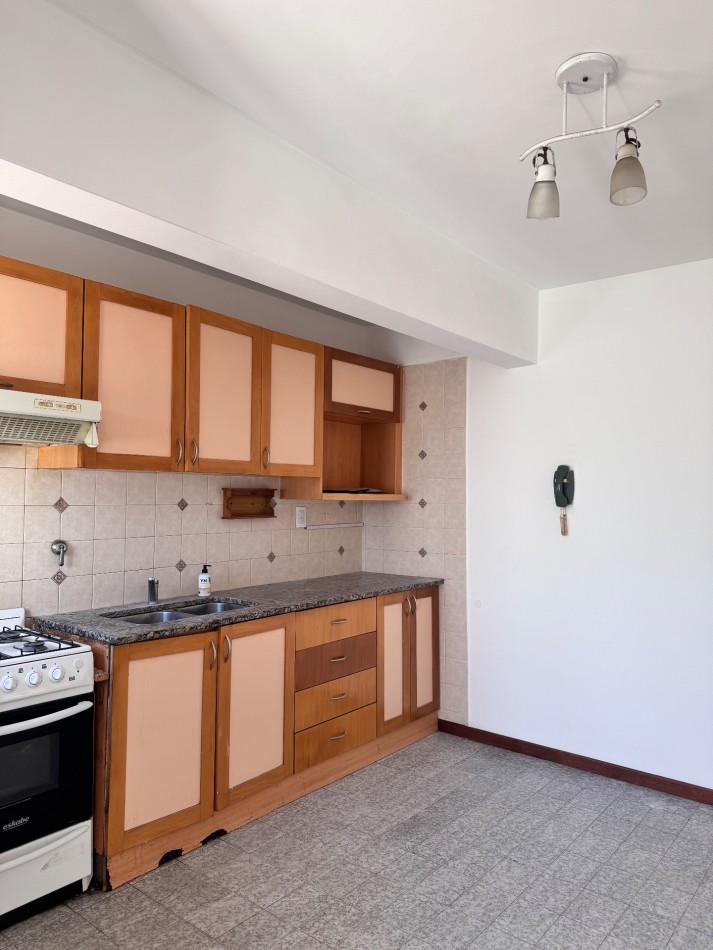 departamento en venta, zona punta mogotes !!! 3 amb. estado original bueno !!! 1° piso x escalera