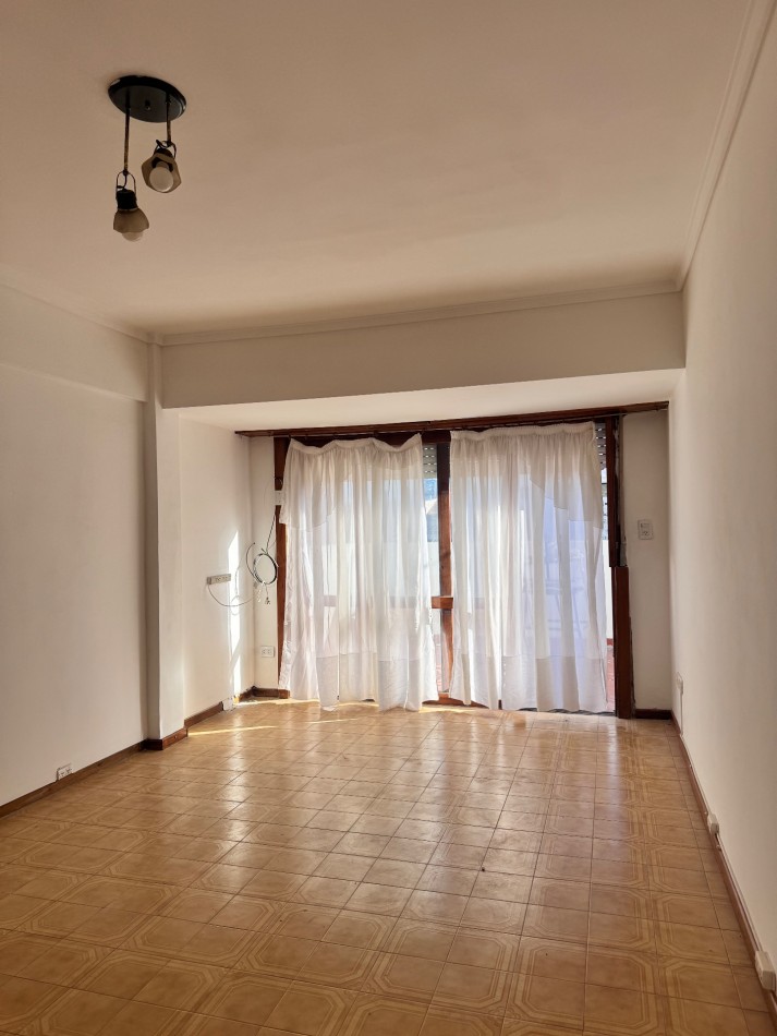 departamento en venta, zona punta mogotes !!! 3 amb. estado original bueno !!! 1° piso x escalera