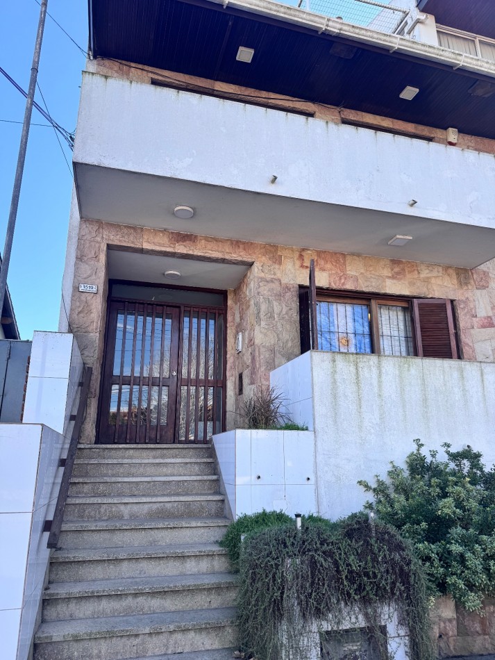 departamento en venta, zona punta mogotes !!! 3 amb. estado original bueno !!! 1° piso x escalera