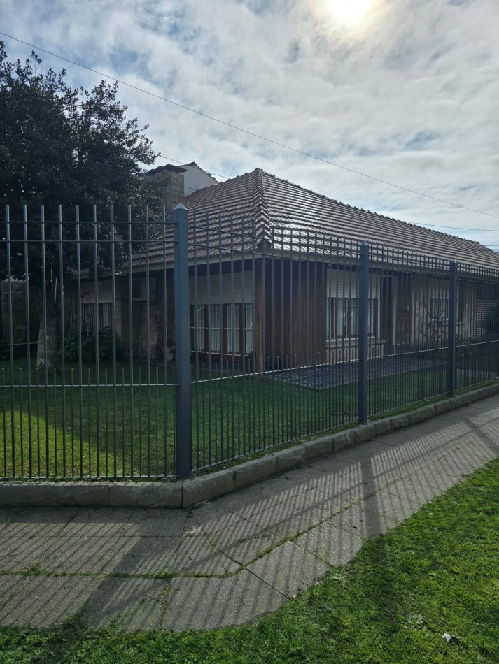 CHALET 4 AMB EN VENTA | PARQUE LURO | ESTADO ORIGINAL IMPECABLE