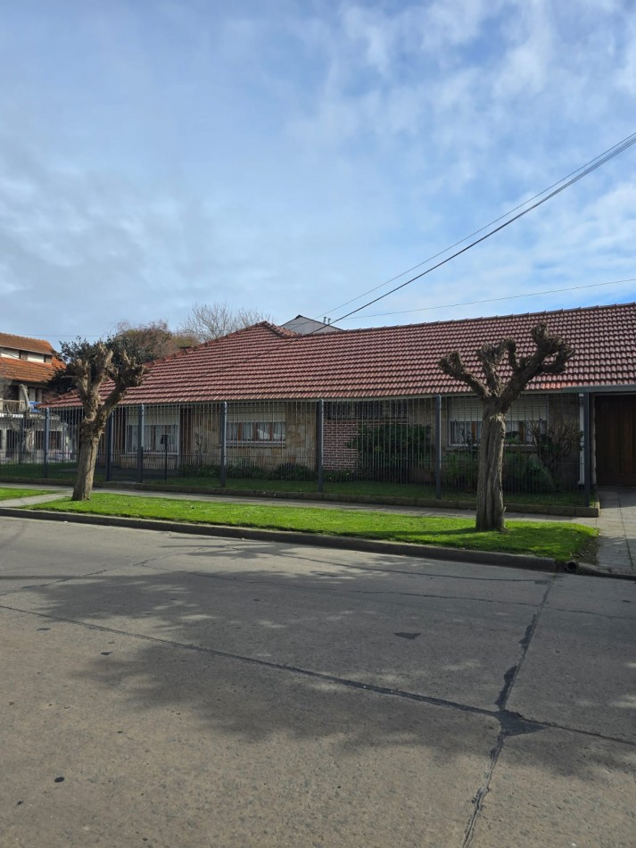 CHALET 4 AMB EN VENTA | PARQUE LURO | ESTADO ORIGINAL IMPECABLE