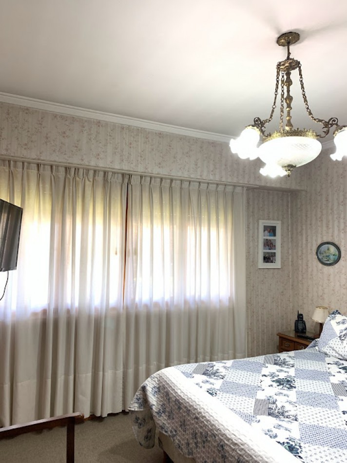 CHALET 4 AMB EN VENTA | PARQUE LURO | ESTADO ORIGINAL IMPECABLE