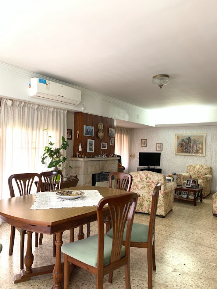 CHALET 4 AMB EN VENTA | PARQUE LURO | ESTADO ORIGINAL IMPECABLE