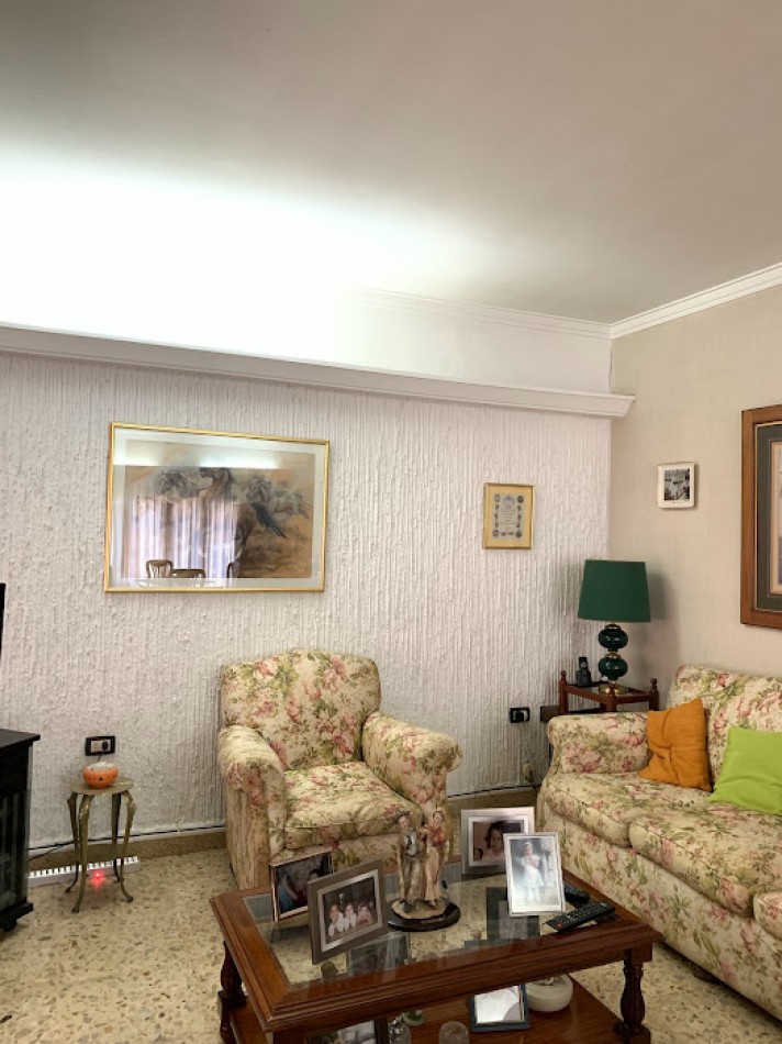 CHALET 4 AMB EN VENTA | PARQUE LURO | ESTADO ORIGINAL IMPECABLE