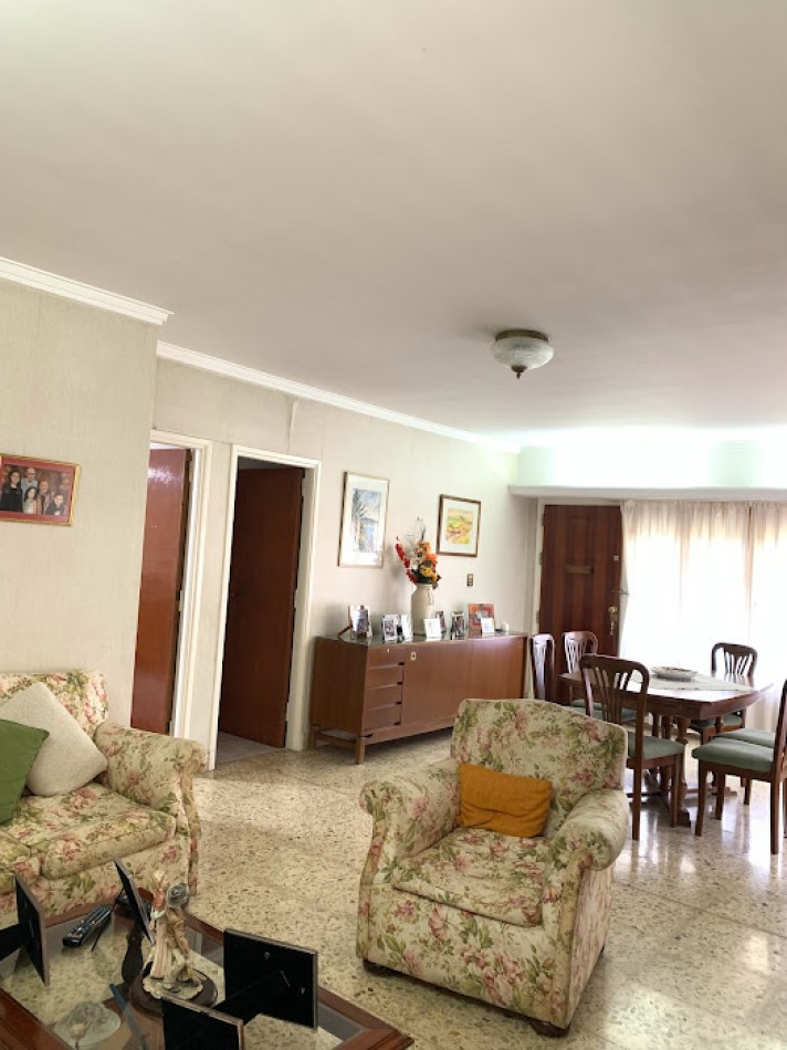 CHALET 4 AMB EN VENTA | PARQUE LURO | ESTADO ORIGINAL IMPECABLE