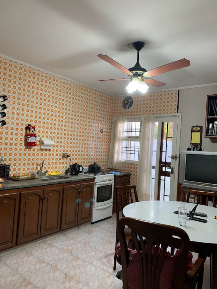 CHALET 4 AMB EN VENTA | PARQUE LURO | ESTADO ORIGINAL IMPECABLE
