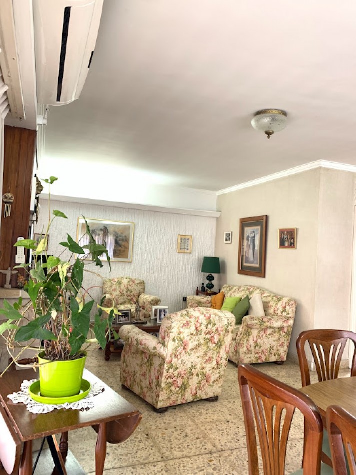 CHALET 4 AMB EN VENTA | PARQUE LURO | ESTADO ORIGINAL IMPECABLE