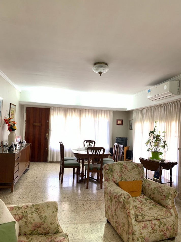 CHALET 4 AMB EN VENTA | PARQUE LURO | ESTADO ORIGINAL IMPECABLE