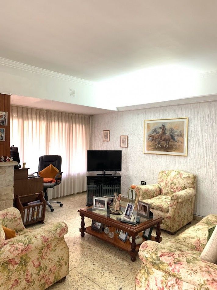 CHALET 4 AMB EN VENTA | PARQUE LURO | ESTADO ORIGINAL IMPECABLE